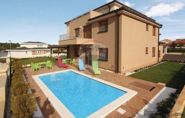 IZVRSNI APARTMAN S VLASTITIM BAZENOM