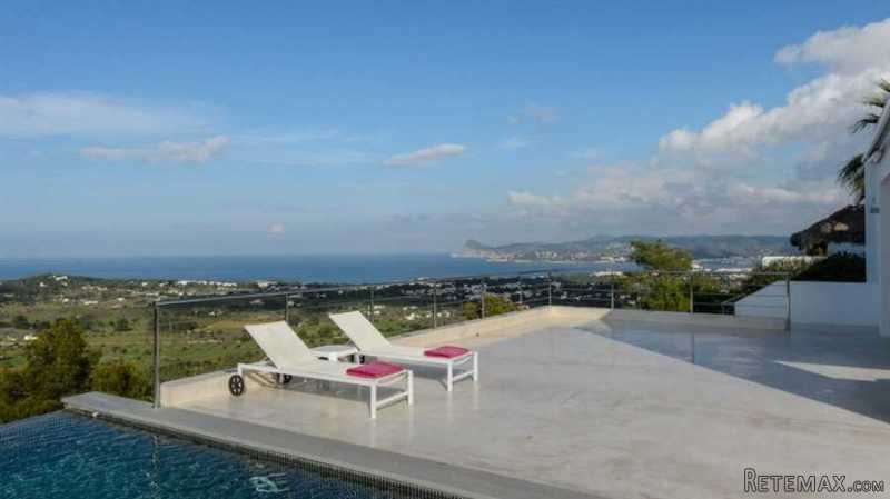 Modern villa with fantastic sea views