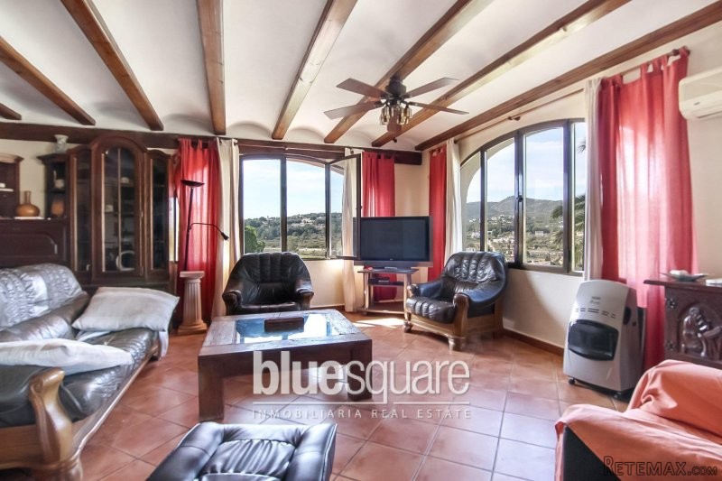 Spacious 3 bedroom villa in Javea - 2