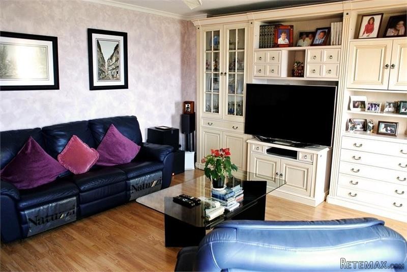 4 bedroom Apartment For Sale: South..