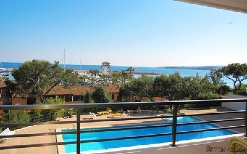 Beautiful Apartment with direct sea..