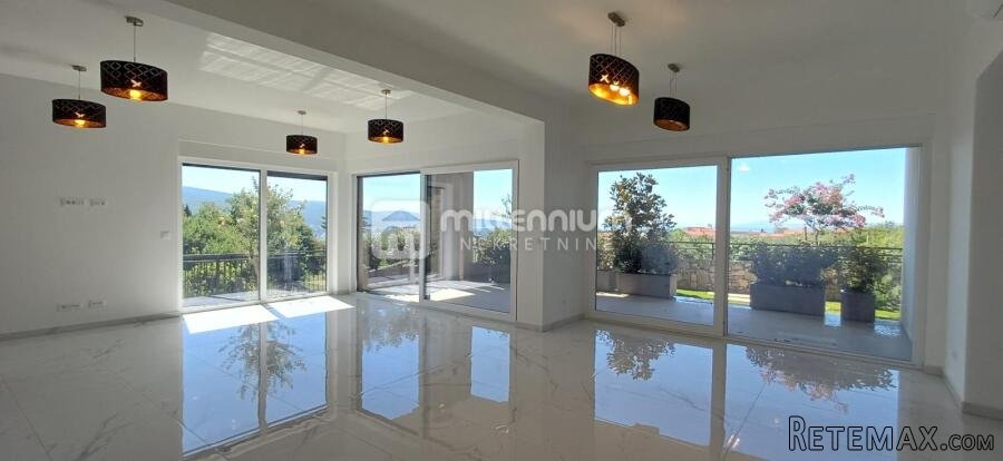 Otok Krk, samostojeća kuća, 200m2, bazen