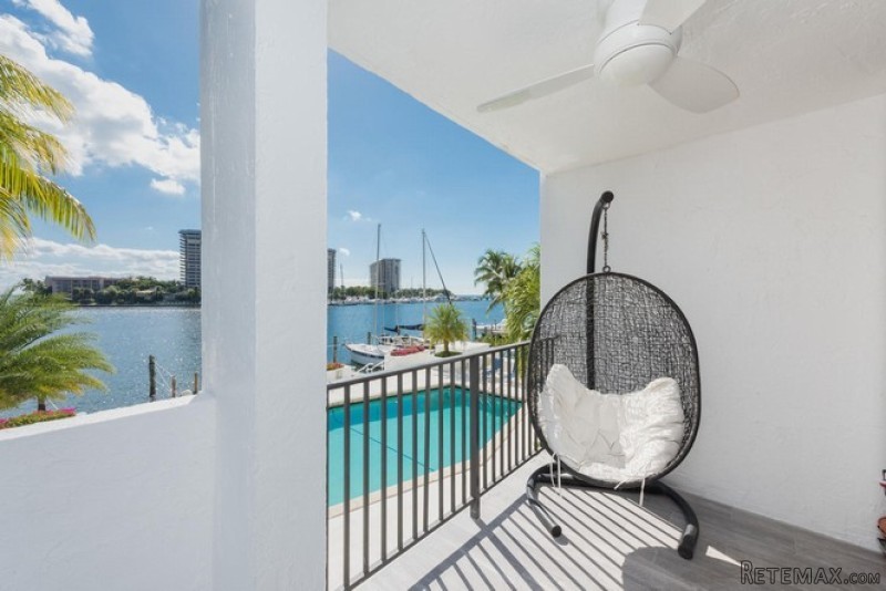 2 bedroom Flat For Sale: 1600 S..