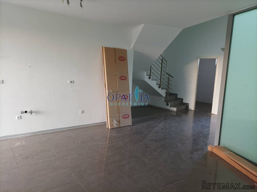 Dvoetažni apartman u Zambratiji ! - 2