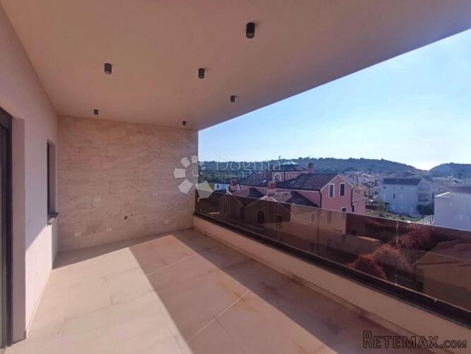 PREKRASNI PENTHOUSE S VELIKOM TERASOM I POGLEDOM NA MORE! GA - 2