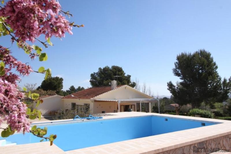 3 Bed Villa with Pool in Caudete (Ref...
