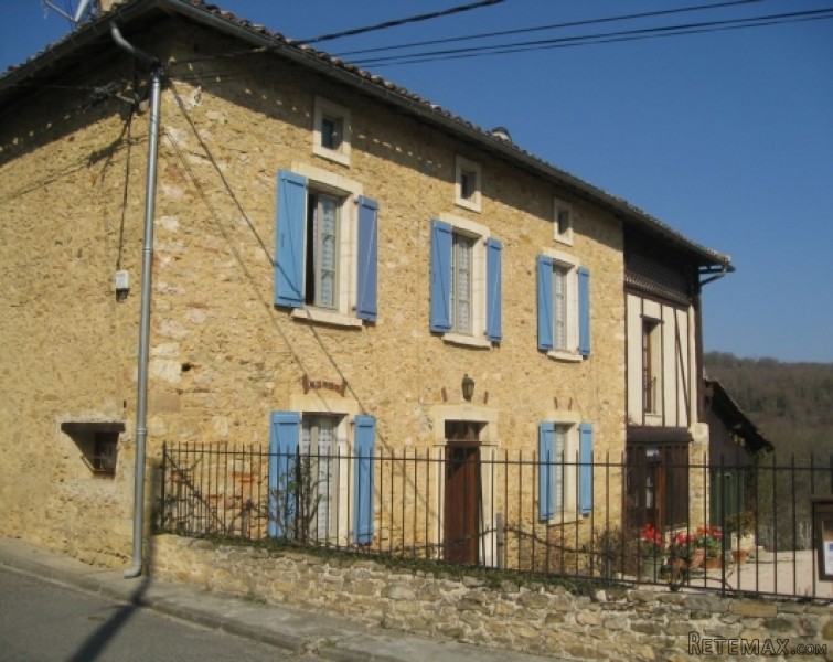 Restored Stone Farmhouse 5 beds on edge..