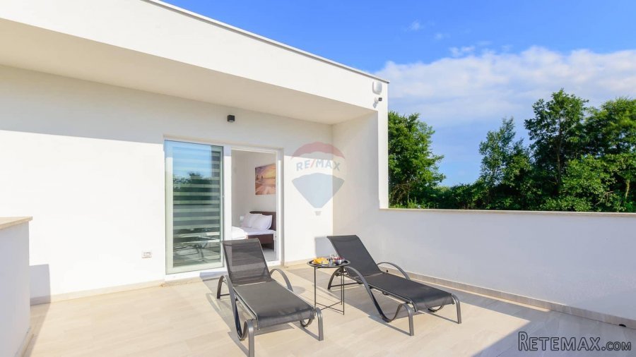 Istra, okolica Svetvinčenta, moderna villa s bazenom - 5