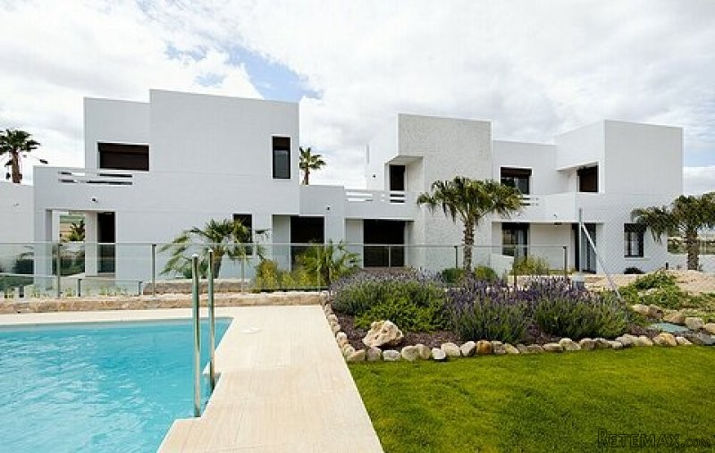 * Luxury 3 Bed Penthouse Apartment -..
