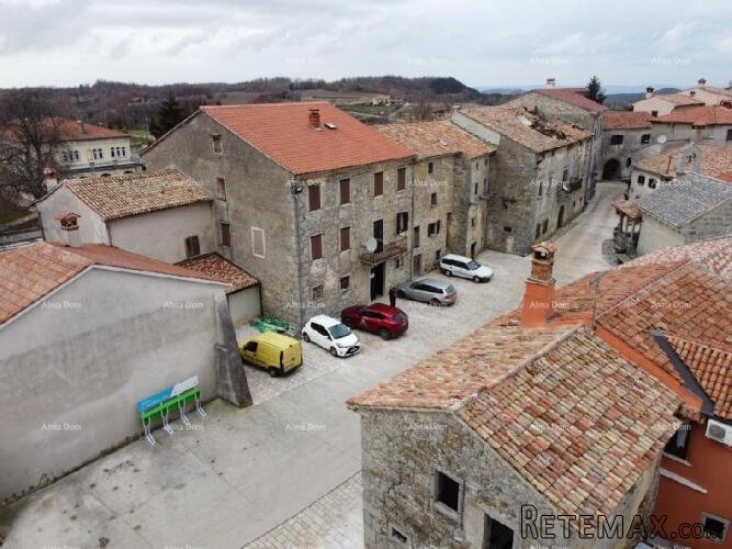 Stara vila za renoviranje u Gračišću