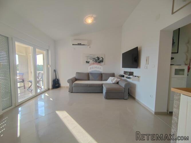 SELCE- apartman s pogledom na more i bazenom