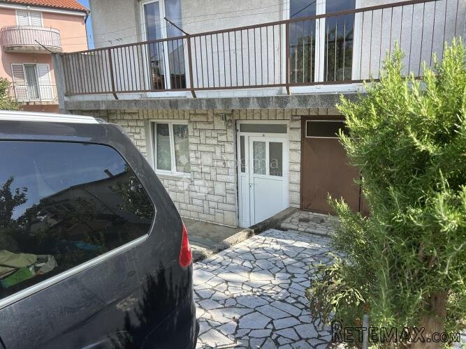 MARINIĆI KUĆA SA TRI STANA I GARAŽA - 2