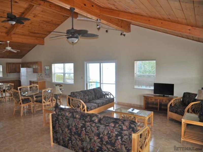 Apartment/townhouse - This 3 bedroom.. - 2