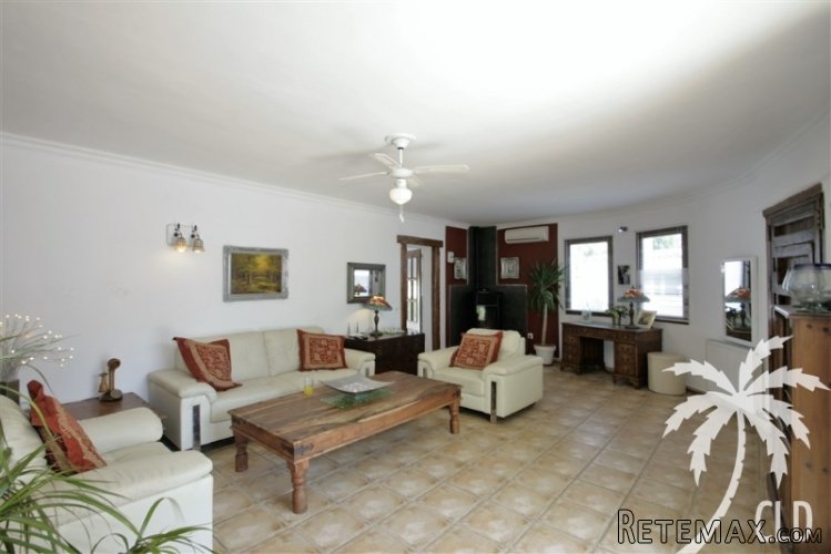 This special, one level “finca” style villa is.. - 3