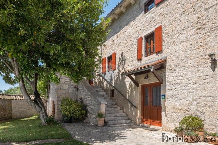 TINJAN, okolica- kamena vila sa 7000 m2 okućnice - 3