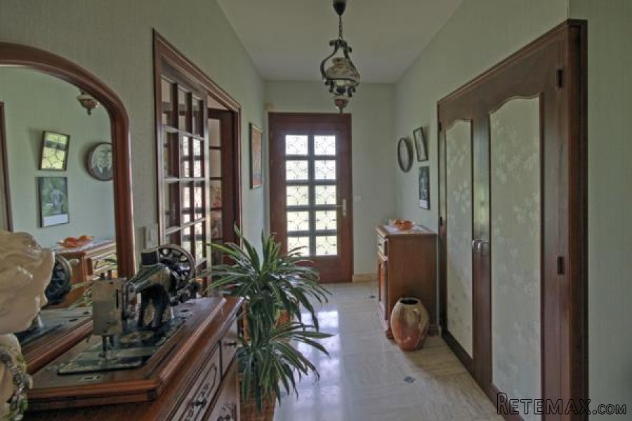 Civray (86) - Sous-sol property on the edge of the town, large.. - 4