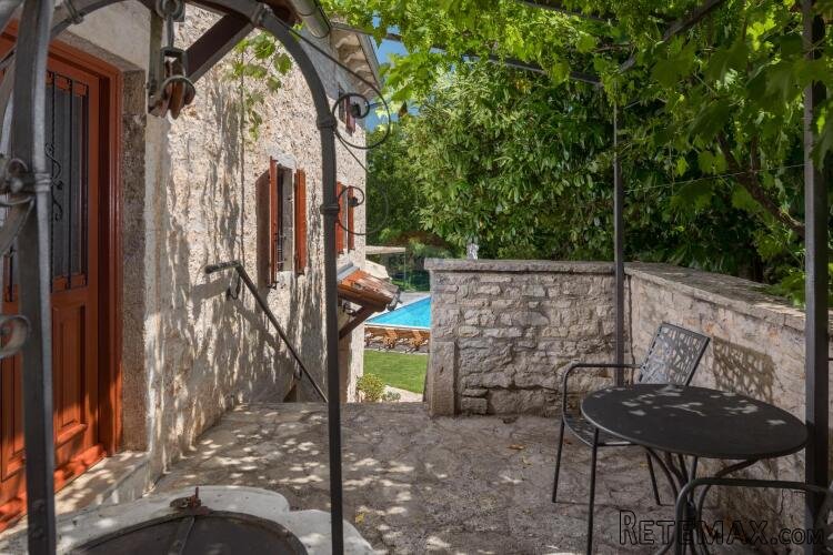 TINJAN, okolica- kamena vila sa 7000 m2 okućnice - 4
