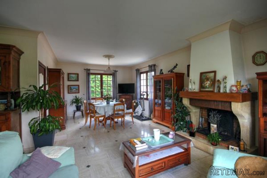 Civray (86) - Sous-sol property on the edge of the town, large.. - 5