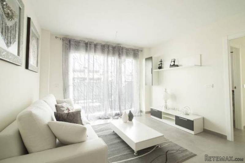 3 Bedroom 2 Bathroom Apartment In..