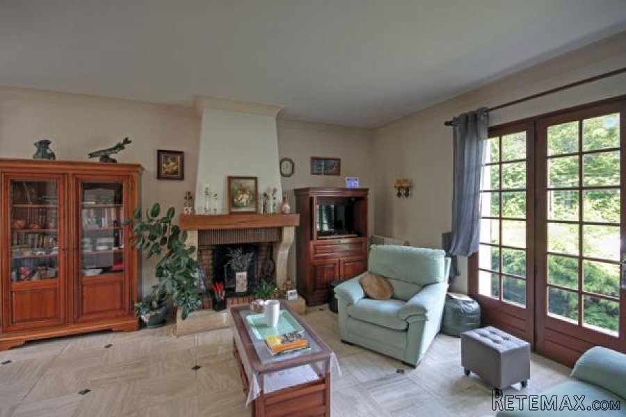Civray (86) - Sous-sol property on the edge of the town, large.. - 6