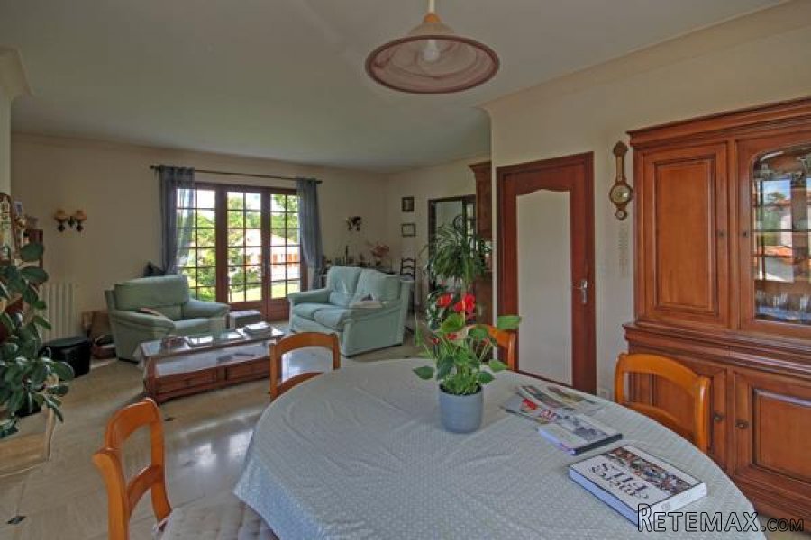 Civray (86) - Sous-sol property on the edge of the town, large.. - 7