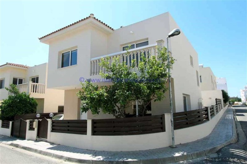 House - For Sale - 3 Bedrooms