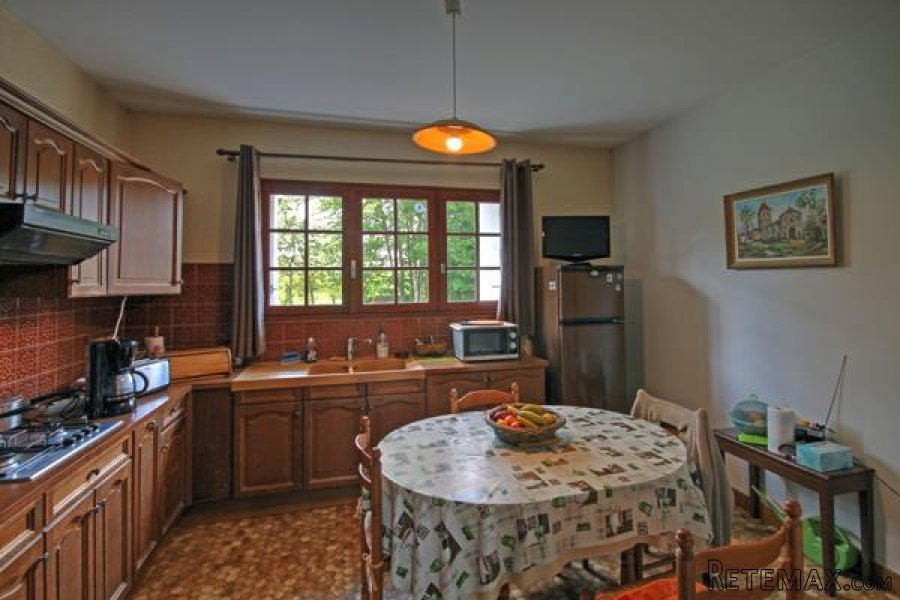 Civray (86) - Sous-sol property on the edge of the town, large.. - 8