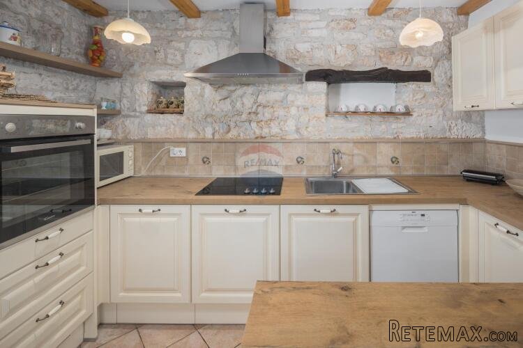 TINJAN, okolica- kamena vila sa 7000 m2 okućnice - 8
