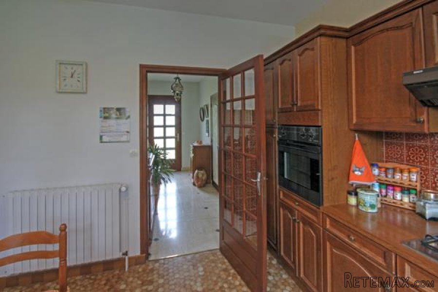 Civray (86) - Sous-sol property on the edge of the town, large.. - 10