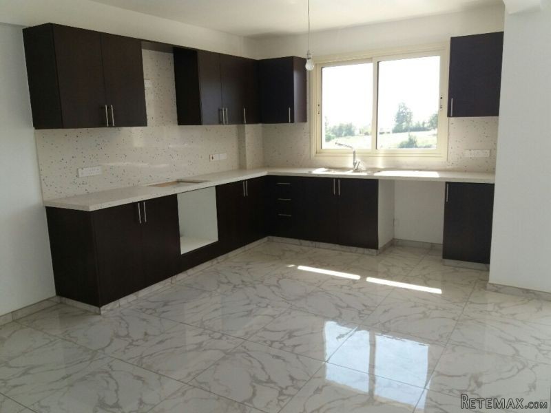 BARGAIN!!!A brand new 4 bedroom..