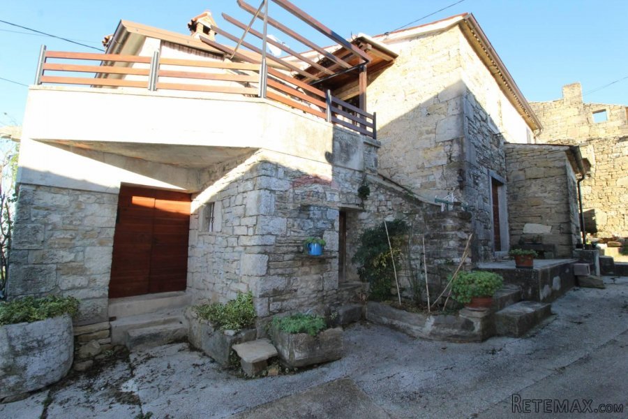 Motovun okolica, autohtona kuća s pogledom na Motovun - 3
