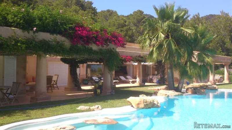 Beautiful property with sea view