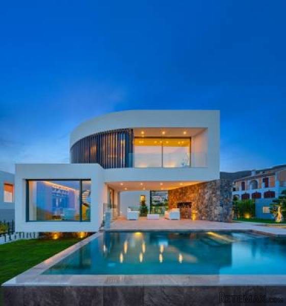 3 Bedroom 3 Bathroom Villa In Benidorm..