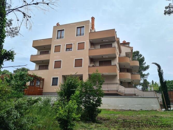 Istra. Premantura.Troetažni stan s krovnom terasom! 100..