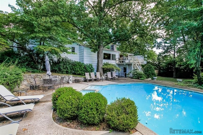 5 bedroom House For Sale: 88 Highland.. - 2