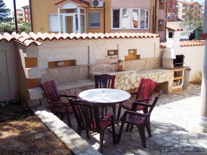 Istra-Ližnjan, nova potpuno opremljena kuća sa 2 stana - 4