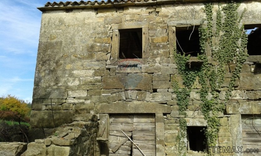 Buzet, ruševna kuća na prekrasnoj lokaciji - 2