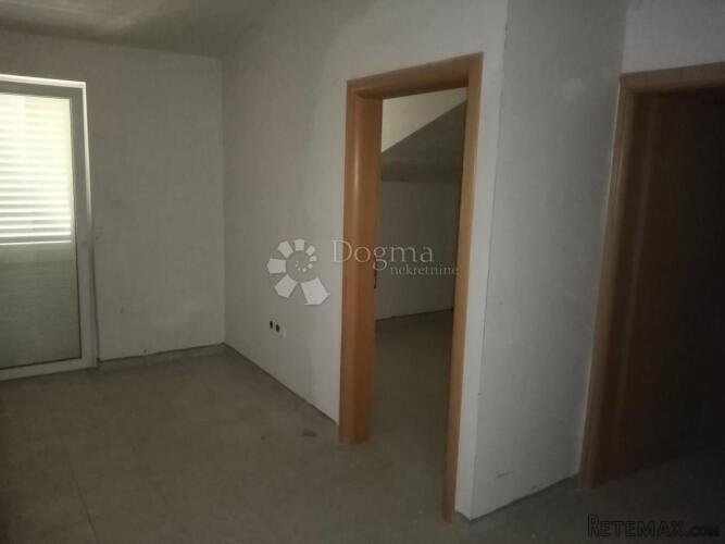 Ekskluzivni Objekat sa Poslovnim Prostorima, Stanom i 8 Apar - 2