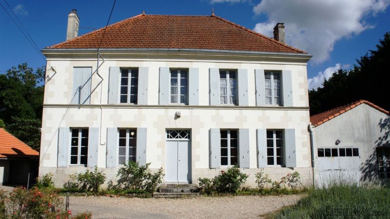Sale Farm Complex Royan (17200)