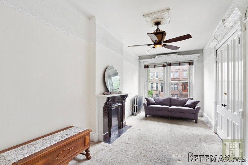 5 bedroom Town House For Sale: 530.. - 2