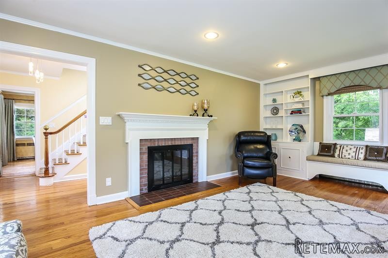 3 bedroom House For Sale: 21 Robin Hill.. - 2