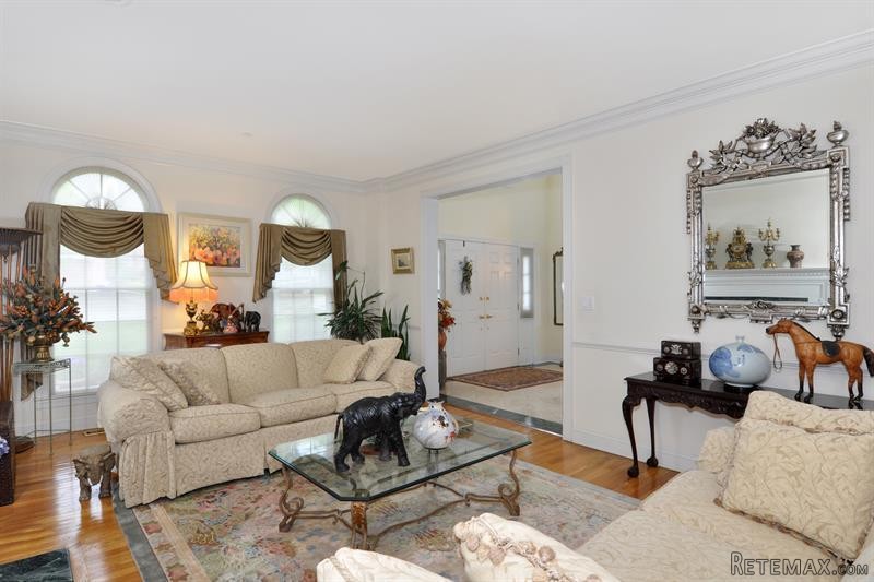 6 bedroom House For Sale: 33 Sheldon.. - 2