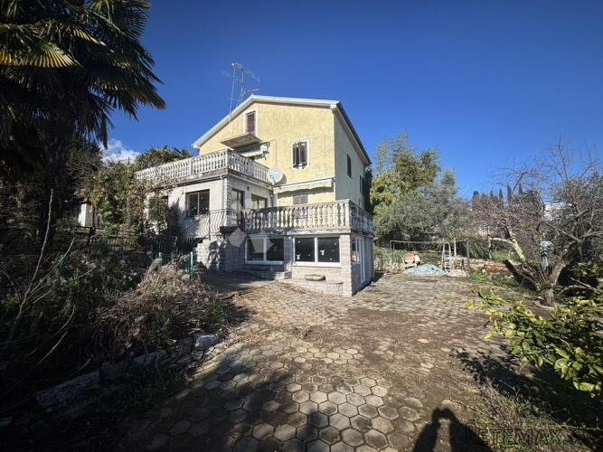 IKA, kuća s 1900 m2 okućnice - 2