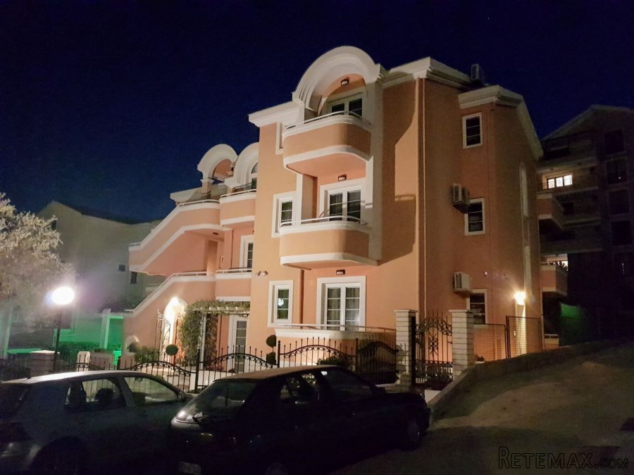 Prodaje se ekskluzivna vila u Petrovcu u Crnoj Gori - 2