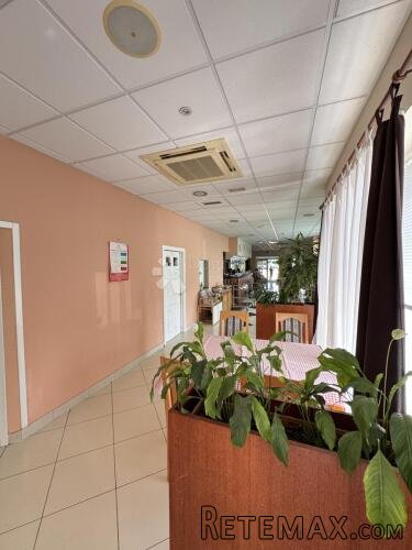 UHODAN RESTORAN + VELIKI PARKING - 3