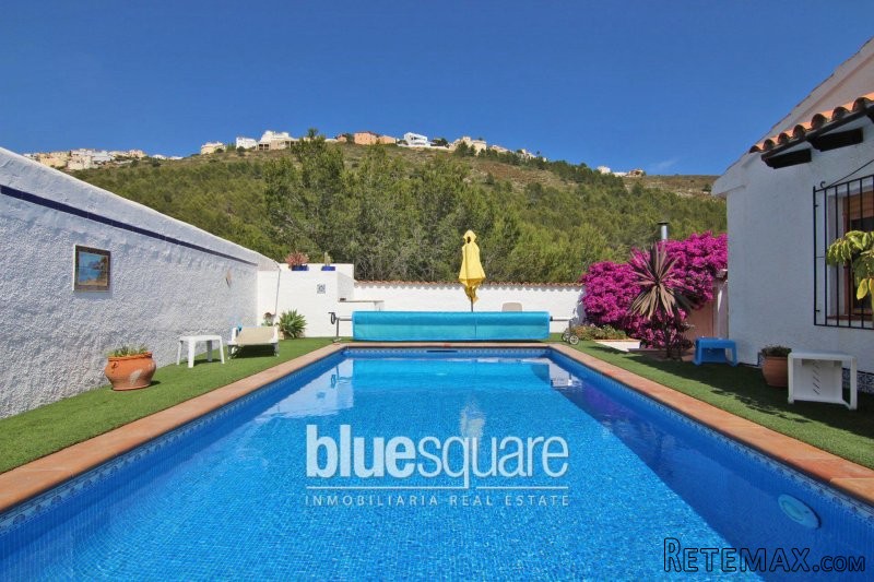 Beautiful 3-bedroom villa near El Portet - 2