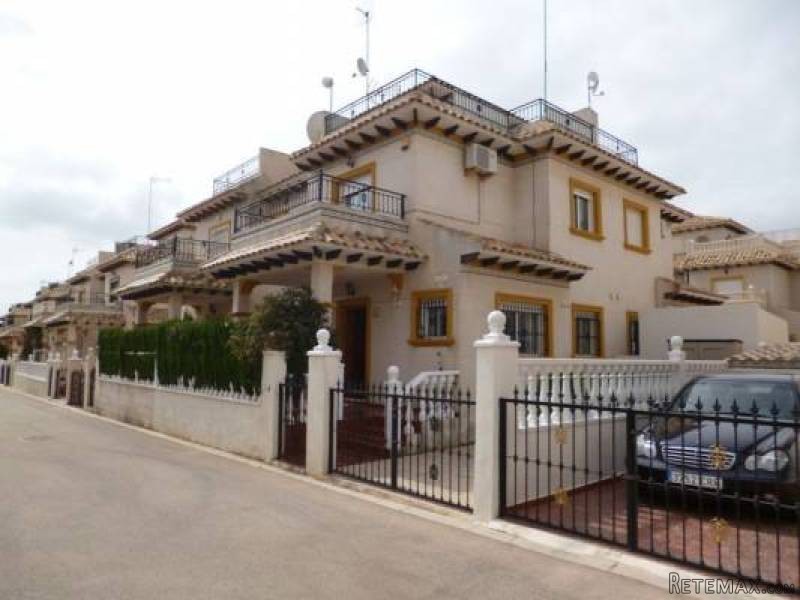 3 Bedroom 2 Bathroom Townhouse In Playa..