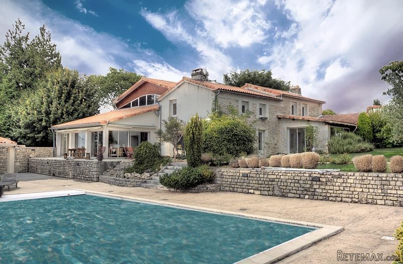 Very Spacious House With Pool And Fine..