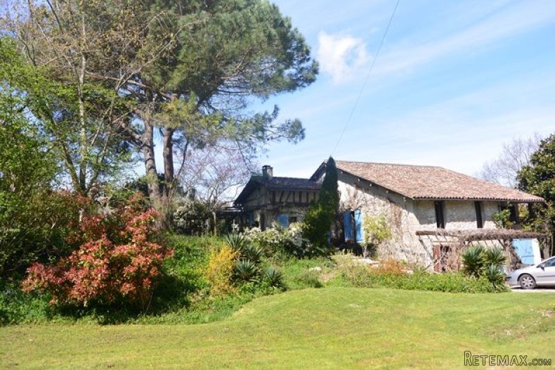 A Pretty Stone Cottage With Swimming..