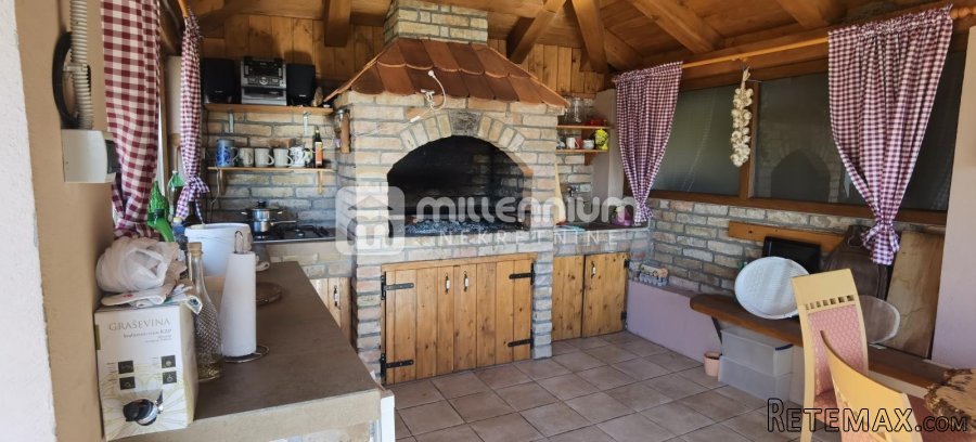 Kastav, prekrasna kuća od 480m2 s bazenom i velikom.. - 9